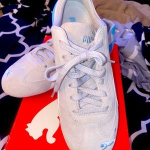 Womens Puma vapor blue and white Womens size 7 1/2